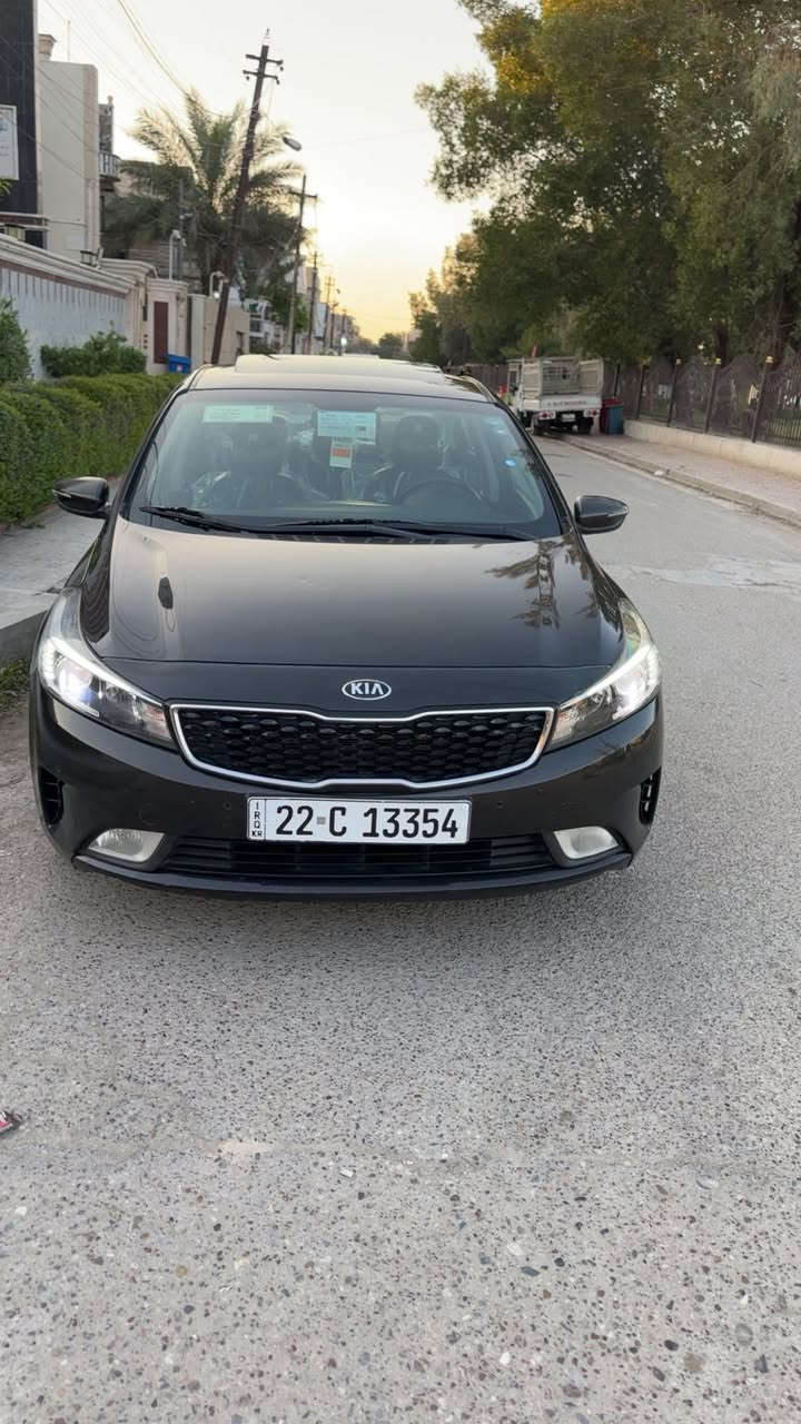 سلام عليكم سيراتو خليجي موديل 2017 سياره جديده لوك فول مواصفات 1عله 1محرك 200دوش كفاله رقم اربيل هزه جديده كامله بسمي شرط تحويل كفاله من صبغ عده جماملغ المامي ثر طخه بصيطه /***********مكان سياره بغداد
