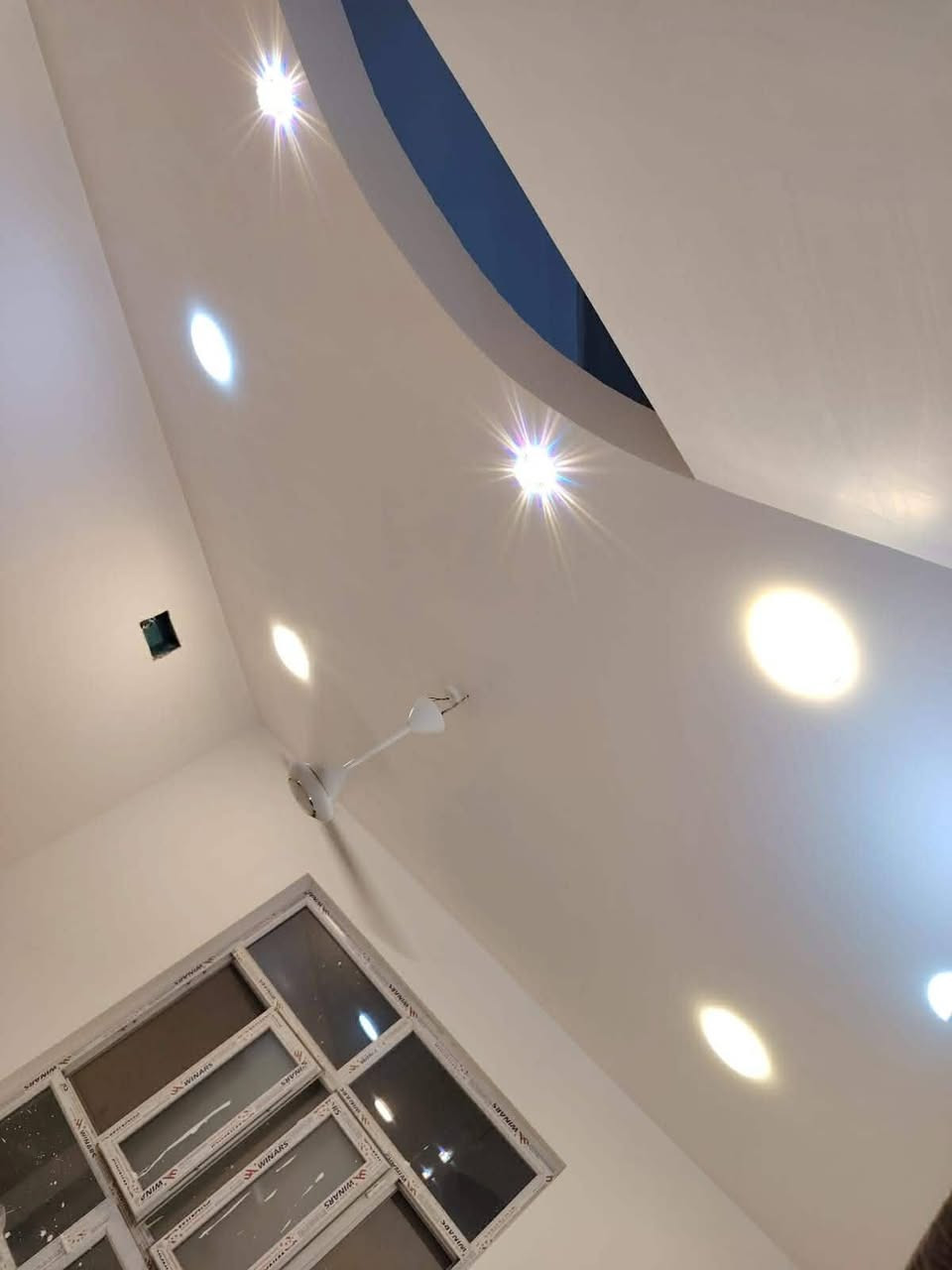 سلام عليكم كهربائي يعمل تأسيس الكهرباء داخل النجف متفرغ حاليا بالاسعار مناسبه مكلفه بالنشر اي استفسار الاتصال على الرقم *********** ابو ياسر
