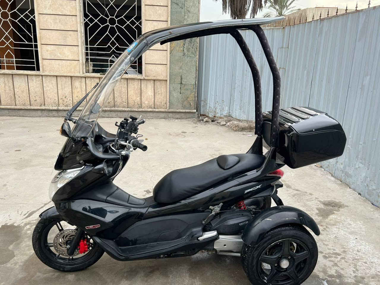 السلام عليكم بي سي اكس مكفوله اجتي من الخارج هيج مرقمه باسمي للبيع فقط مكفوله من كلشي جي بي اس شواحن ماسحه اماميه دراجه جديده كلش سعرها ٢٨ ورقه مكاني بغداد الكاظميه ***********
