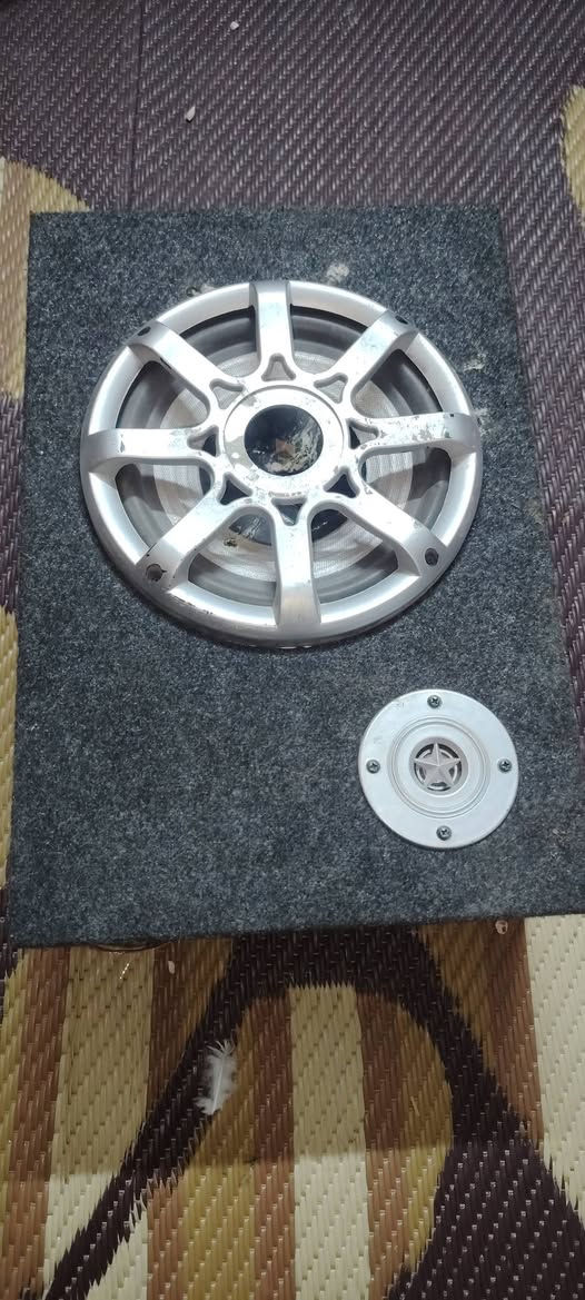 السلام عليكم ورحمة الله وبركاته اخوان 
مسجل تكتك الله شاهد وروسوله بعده جديد مستخدم قليل 
ومضخم مكسوره الدبه مالته فقط بس هو شغال مأشر عليه 
المضخم /والمسجل رايدهم 30 الف مابيهم مجال ابد رقمي للتواصل واتساب 
***********
