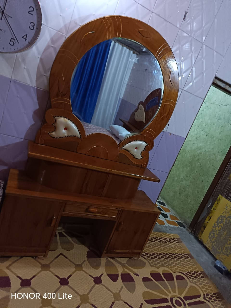 غرفه نوم للبيع سعرها 600 بيها مجال قليل هاذه رقمي ***********
