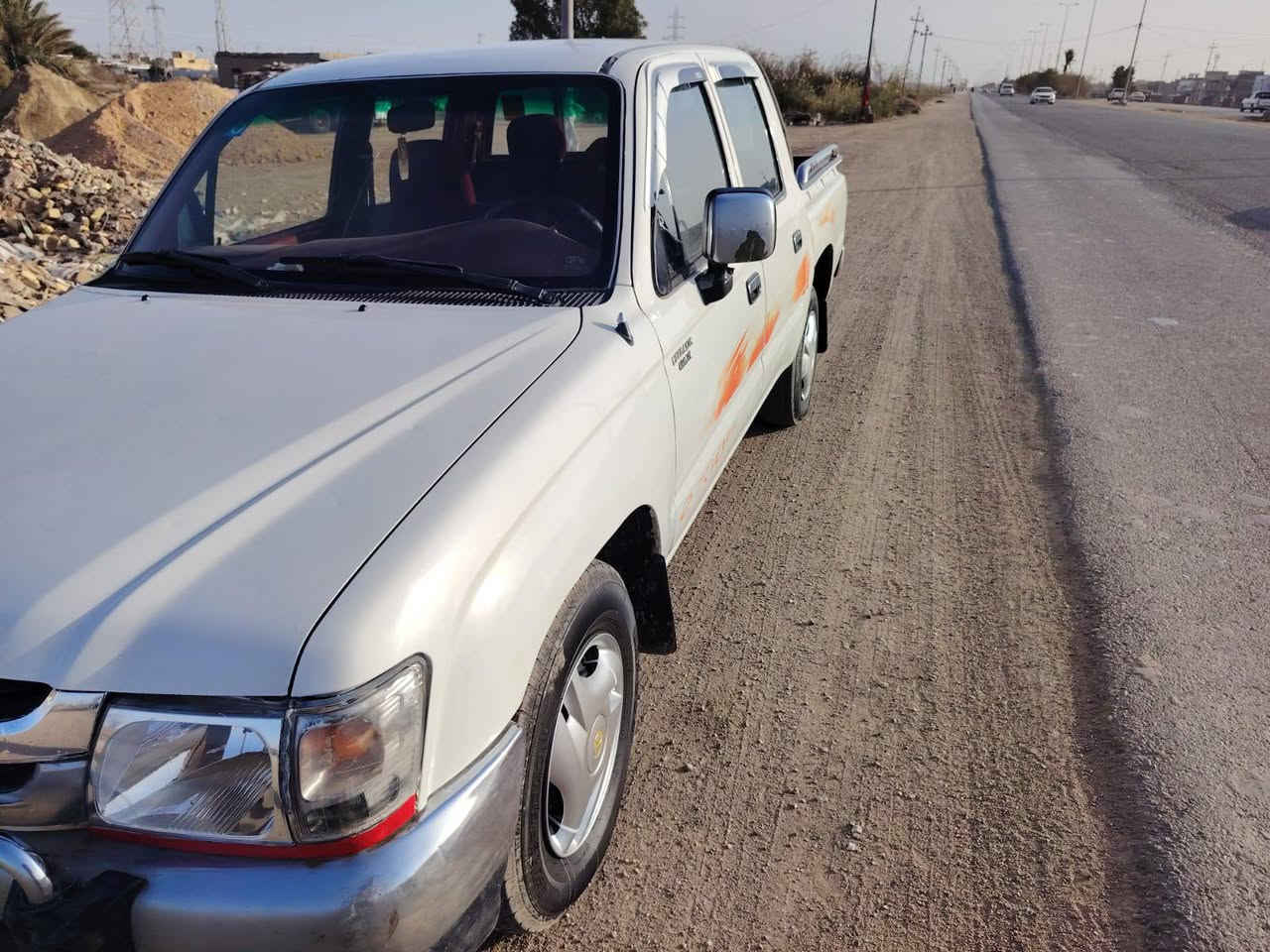 سلام عليكم هايلوكس للبيع موديل 2004 مكفوله كفاله عامه من ضربه
وتبديل لمحرك لا ينقص ولا يبخر رقم نكليزي بصره 
مكان ناصريه رقم الهاتف***********
