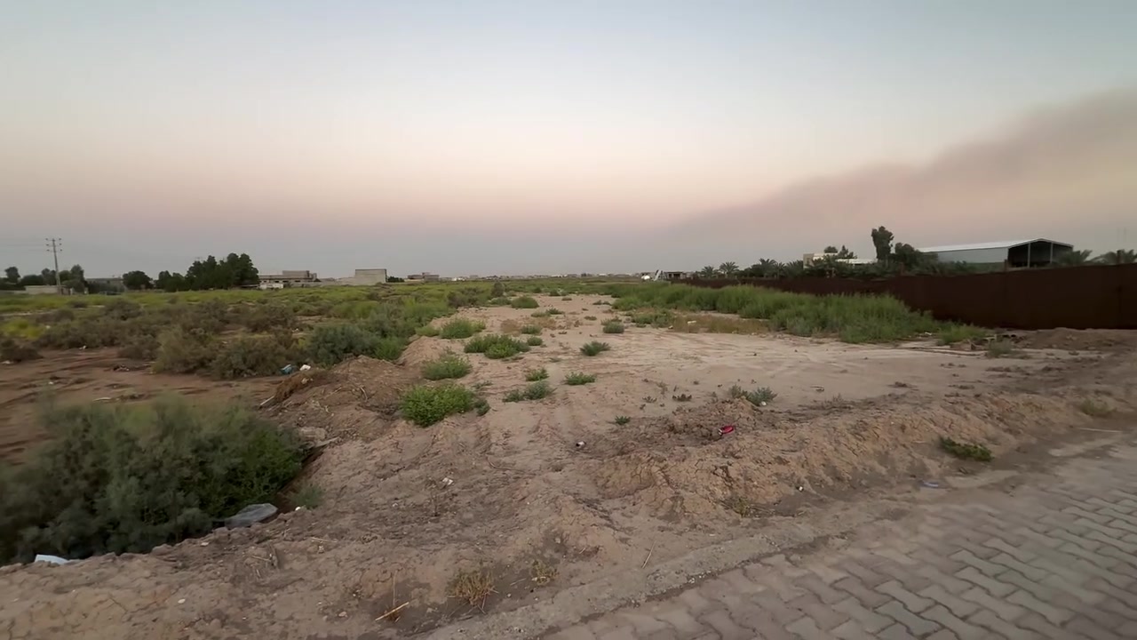 ارض زراعي طابو صرف على ( الشارع الصيني ) 
امام بيت الخال ( مهدي السلمان ) 
مساحة / ( 1000 ) م 
النزال / ( 60 ) م 
الوجه / ( 16 ) م 
تقع على الشارع ( الصيني ) 
ماء - كهرباء - ( مدفونه كامله ) 
ترهم ( مراوس بامشتمل ) 

للاستفسار مراجعة مكتب ( غيدان ) للعقار  
واسط - الزبيدية - مقابيل حي ( الصناعي )  
***********  
*********** محمد سيد غازي
