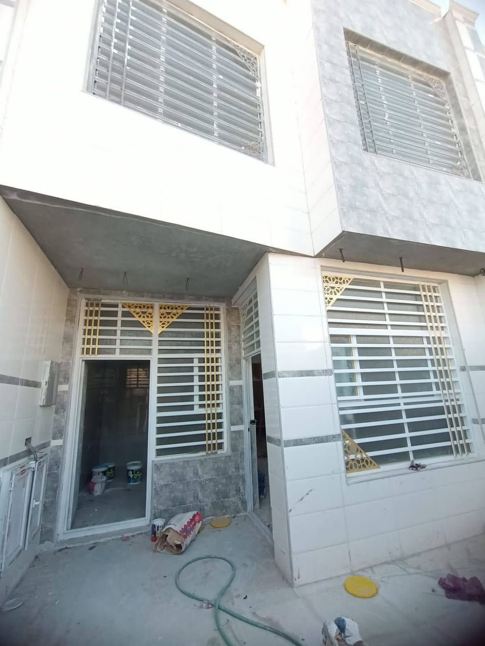 ياالله 

يوجد لدينا بيت للبيع حي ميسان قطاع 32 شارع الجامع مساحه 125متر طابقين يحتوي على غرفه وصاله واستقبال ومطبخ وصحيات والطابق الثاني يحتوي على غرفتين وصاله وصحيات صب كونكريت ارضيه بورسلين جدران بورسلين الواح سقوف جبسن بورد شغل درجه اولى السعر المطلوب خاص 

للاستفسار والمعلومات الاتصال بنا ع الارقام التاليه 

***********

***********

***********

او مراجعه مكتب ألروان للوساطه العقاريه والمقاولات العامه 

عنوان المكتب حي ميسان ع الشريط قرب صيدليه الشراع مقابل الاستداره مباشر 

البيت حاليا ع التشطيب ايام قليله ويصبح جاهز للسكن

عندك بيت عرصه للبيع راسلنه وات ساب وتدلل 

نشتري جميع الدور والعرصات حي ميسان
