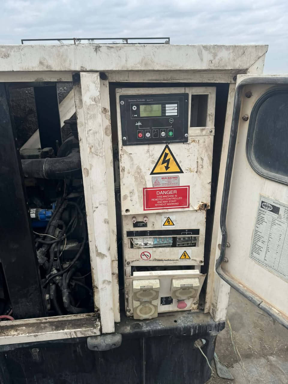 مولدة بيركنز بزون 20kv
للبيع السعر 35 ورقة وبي مجال 
المولدة نظيفة جداً شرط الحمل 
ومولدة خير من الله وإدامة كاملة عليها مكانه بابل الشوملي ***********
