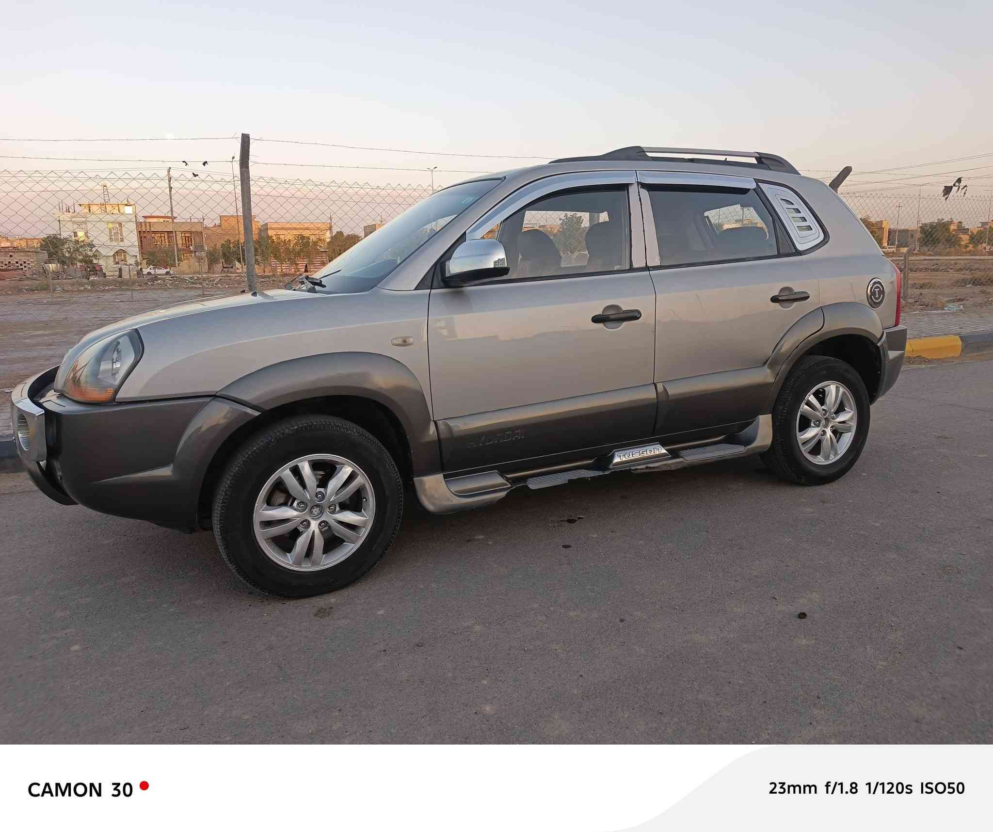 توسان 2009 وارد كوري مكفوله من الضربه والصبغ رقم بغداد دولي محرك 2000 باسمي محرك كير تبريد حداديه خير من الله امراوس او بيع حسب القناعه   السعر 115 $  وبيه مجال مكان السياره الكوت 
***********
***********
