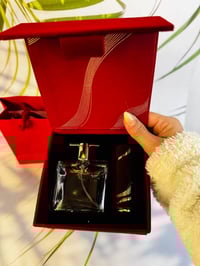 بوكس لانكوم • احمر شفاه احمر • عطر فواح ثابت