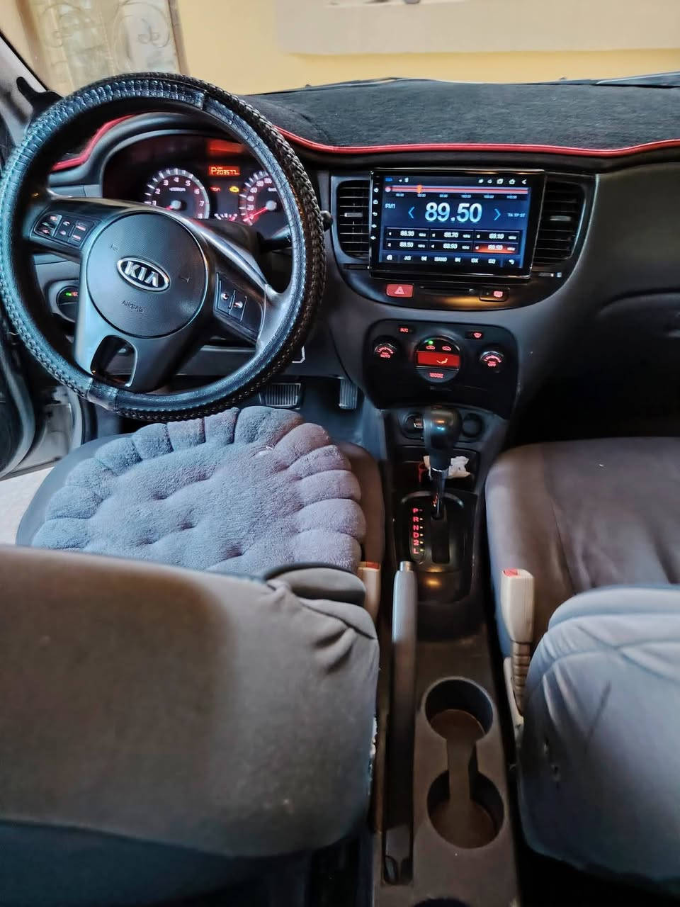 للبيع كيا ريو برايد 2012 فول مواصفات عدا البصمة بدون صبغ ولا بار السعر 115ورقة بيها مجال الإتصال على ***********
