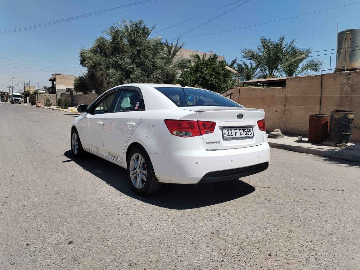 السلام عليكم 
سيارة سيراتو موديل ٢٠١٢ بيها قطعه وحده صبغ  رقم دولي اربيل وكاله من الشرعي فول مواصفات ما عدا التنته ٦ كير مري شفط تحكمات ستيرن 
جيهتين   السعر 105بيها مجال 
الاتصال 
***********
***********
