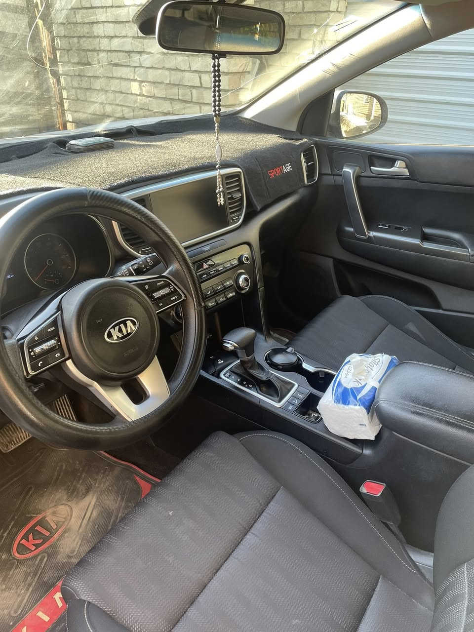 كيا سبورتج 2021 وارد امريكي ، ماشية 60 الف كيلو متر ، حادثها مرفق بالصور جاملغ ايسر امامي مصلح بارد اي صبغ ما بيها بس الدعامية ، السعر 162 ورقة ، بغداد / الشعب 
***********
