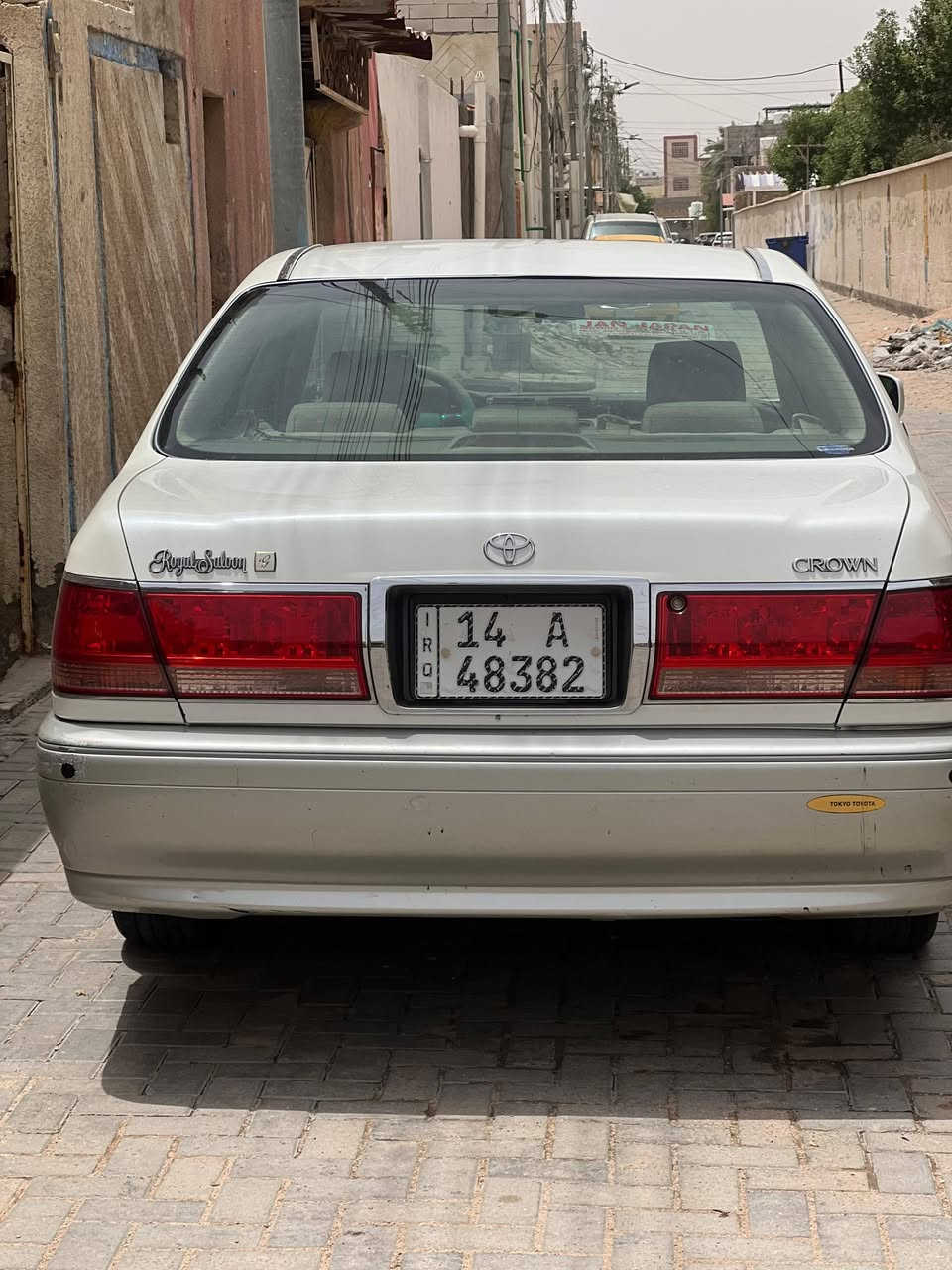 السلام عليكم اخوان 
تويوتا كراون/ رويال صالون / موديل2002
الجيل الحادي عشر (S170)
المكينه / 4000v 
رقم بصره راعيه موجود ويريد تحويل
سنويه لنهاية 2027 
انتباه
انتباه
انتباه
(كفاله من الكص والنقل والترميز ) 
تبريد شغال ثلج خلفي وأمامي 
حداديه تخبل طووبه

السعر ،،،،،،،،،، ( 140$) وبيه مجال  
 تجي تفحص وتقتنع وتشلع عيوني وتدلل 
مكاني الجمهوريه 
***********
