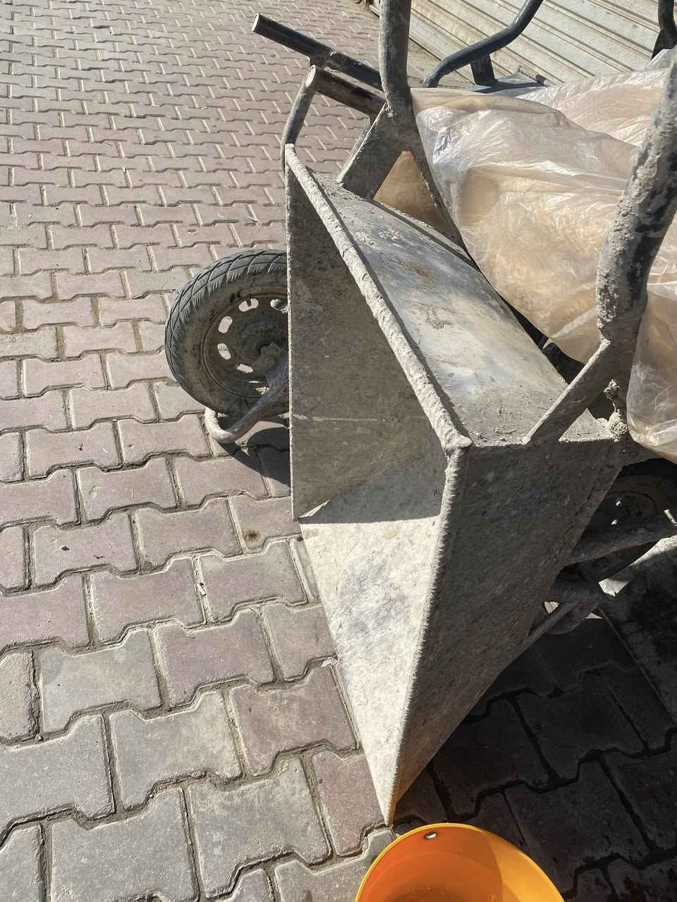 عرباين ونج عدد٥
عرباين عاديه عدد٣ 
سعر الوحده ٦٠ ألف وبيها مجال 
مكاني الحريه الدولعي *********** 
شلع أبيعهن
