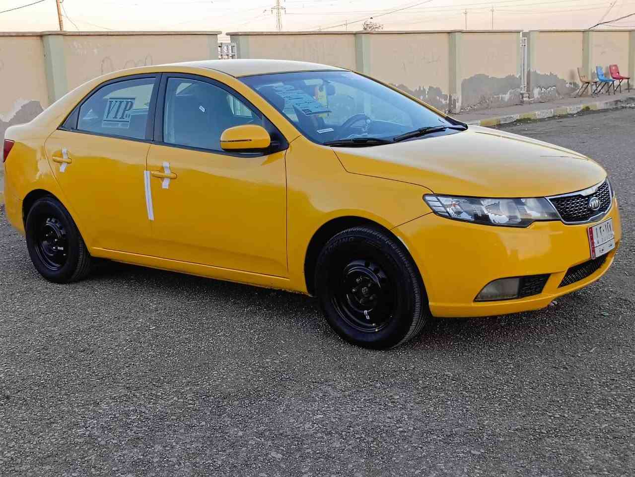 ***********
فورتي 2012
 رقم بغداد بأسمي 
وارد أمريكي 
بيها جاملغ أمامي فقط بدون دواخل 
مكينة 2000
تبريد شغال 
تخم تاير 
حدادية جديدة 
خط وبحث مصفرة 
سنوية 28
سعر السيارة 80
مكان السيارة واسط
