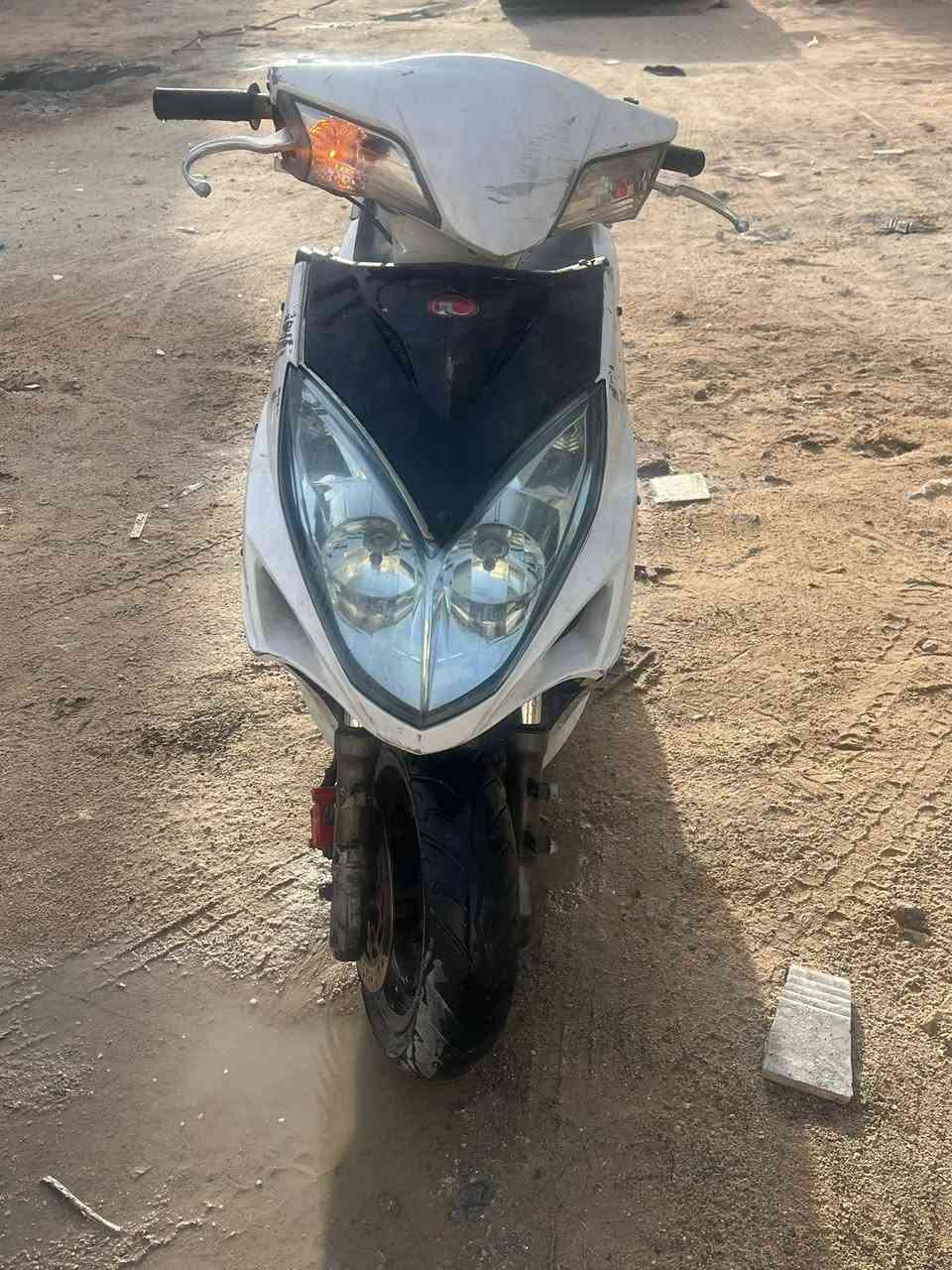 دراجة كامكو  كوري للبيع
دراجة نضافة 90 ‎%‎
محرك بضمانتي تاخذها وراسك بارد من الاعطال 
صرف بانزين اقتصادي جدا 
كهربائيات تحتاج تعديلات قليله جدا 
دراجه نضيفه وعلى ايدي 
سبب البيع متوازي على فلوس 
السعر 400 الف 
مكاني كربلاء حي رمضان 
***********
