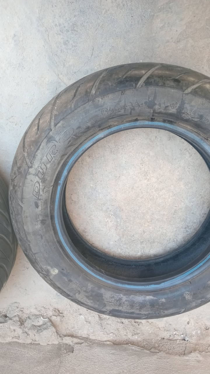 السلام عليكم زوج تايرات مثل ما موضح بالفديو والصور 
مكاني شارع حيفا


**إذا كنت صاحب هذا الإعلان وتريد حذفه لأي سبب، رجاءا أرسل رسالة إلى الدعم الفني**