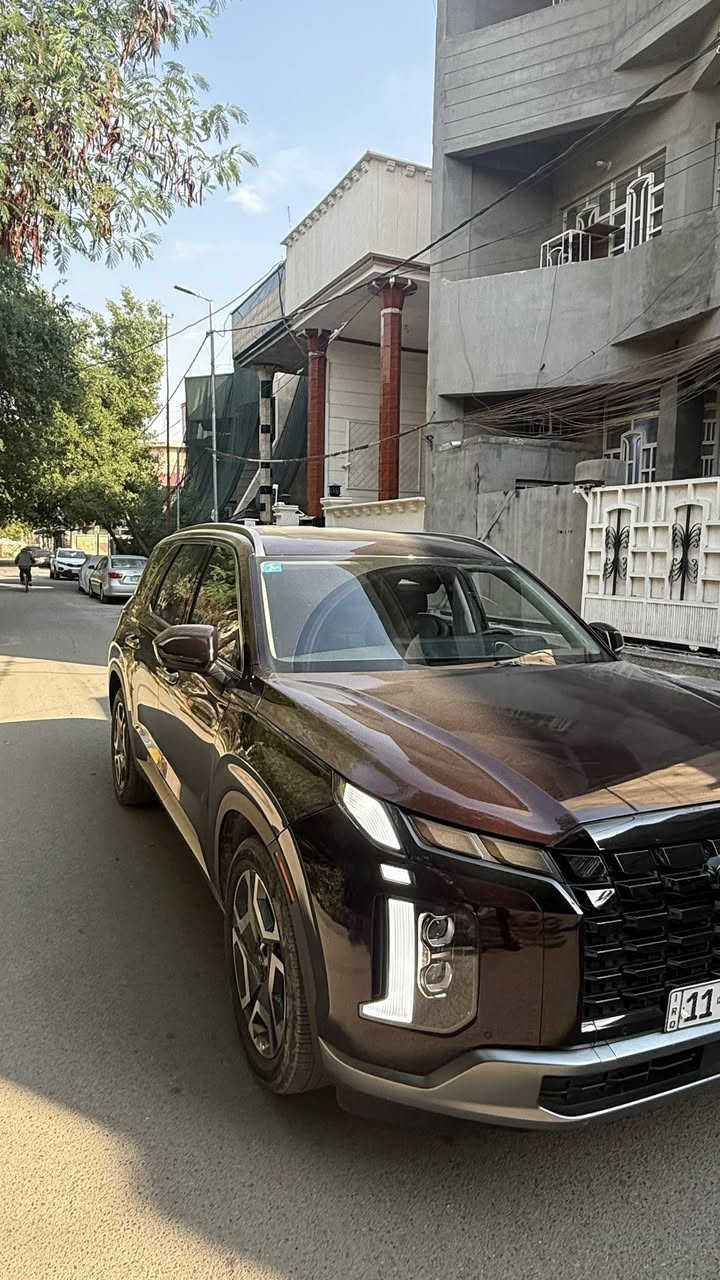 بلسايد 2024 وارد امريكي السياره ماشيه 4700كيلو لون ماروني 
موصفات 
1 فتحه واحده 
2 كشنات جلد 
3 كشنات اماميه تدفه تبريد 
4 كشنات خلفيه تدفه تبريد 
5 اوتو هولد 
6 كامره 360 
7 صندوك كهربائي 
8 شاشه دجتل 
9 بصمه تشغيل عن بعد 
10 مثبت سرعه 
11 توقف ذاتي رادار امامي 
12 توقف ذاتي رادار خلفي 
13 نقطعه عمياء جانبي 
وبعد موصفات البلسايد البقيه معروفه 
ضرر السياره بنيد +جاملغ السايق 
رقم السياره بغداد تحويل ثاني يوم 
سياره كامله من كلشي ما بيها اي نقص والسياره اخت الزيرو جديده 
السعر 260 وبيها مجال حك الجيه 
للتواصل ***********
