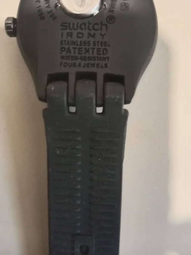 ساعة سواتش (Swatch) بقرص أسود وسوار مطاطي أسود مريح.الماركة: سواتش (Swatch)، صناعة سويسرية.المميزات: تحتوي على نافذة لعرض التاريخ ومقاومة للماء.


**إذا كنت صاحب هذا الإعلان وتريد حذفه لأي سبب، رجاءا أرسل رسالة إلى الدعم الفني**