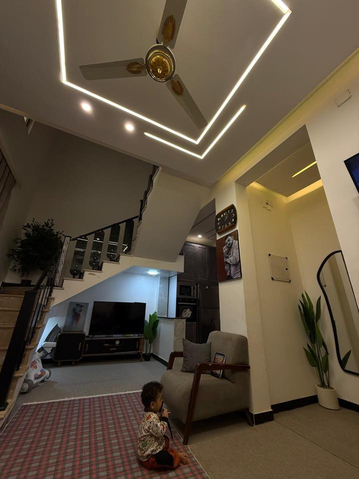 ١٠٠م طابق واحد بناء حديث مربع
حجي حسن الثانيه الاربع سايدات 
قريب على اسواق الحجي بلفرع 
سعره ٧٦ قفل قفل البناء رباط ومتعوب علي شغل حلو
للاستفسار الاتصال على الرقم ***********
