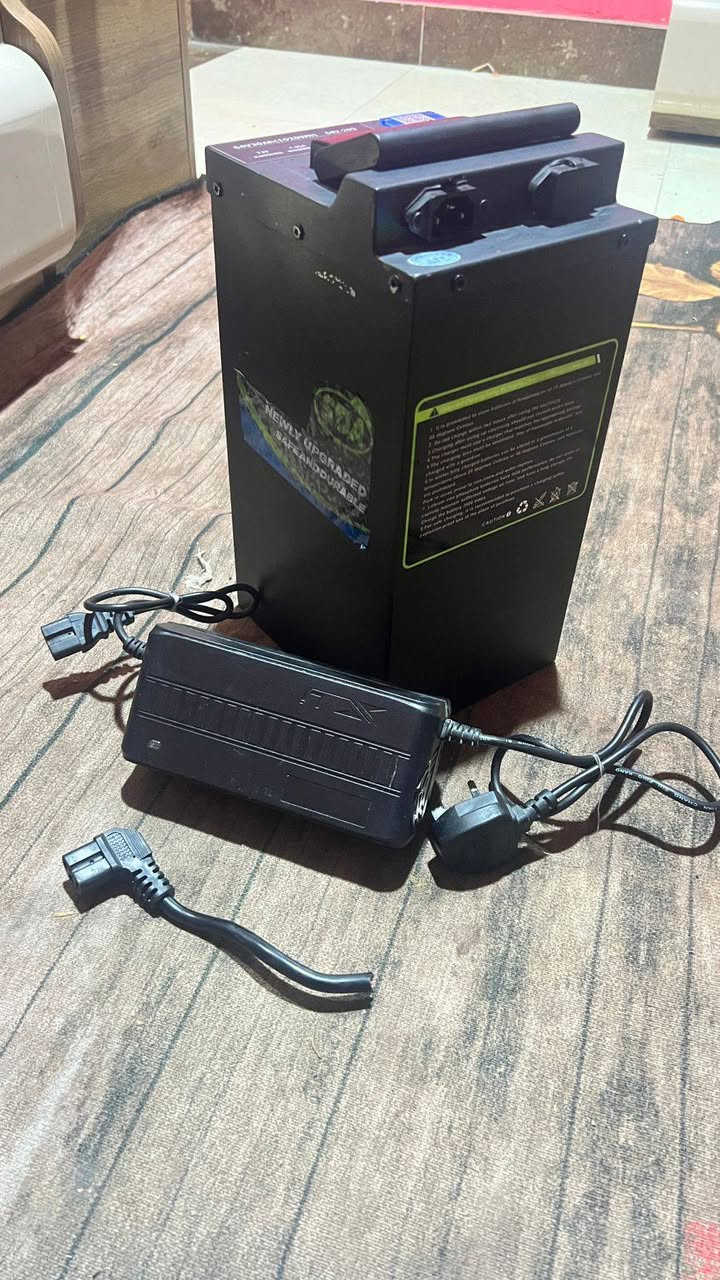 بطاريه ليثيوم للبيع
النوع:فوسفات الحديد.
مدة الاستخدام:5اشهرV73_32A.
 يعني بعدال 6بطاريات واتصير إلى جميع الدراجات الشحن.
ضمان:سنتين تتكلف بصيانه والستبدال يعني اي خلل او مشكله بلبطاريه ترجع الشركه.
سعر:300قفل غير قابل لنقاش لان نضيفه وجديده.
الملحقات:1_فيشه تنربط بلدراجه 2_شاحنة الخاصه.
الرقم:7707470079.

العنلوان:بصره ياسين خريبط.
