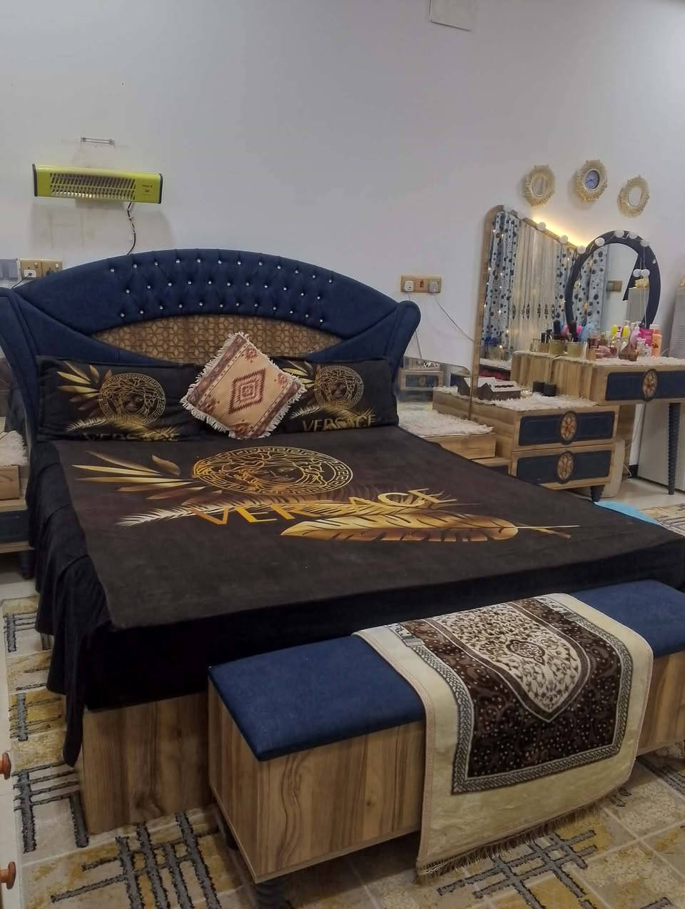 لللبيع 
ثلاجه جبيره سعر ٦٠٠ 
كنتور ٦ بوب سعر ١٥٠ 
كاونتر سنك كامله سعر ٦٠٠
١١ قطعه غرفه نوم تركي سعر ٧٠٠
مكان رمادي الزراعه يم محطه الرماح
*********** للاستفسار
