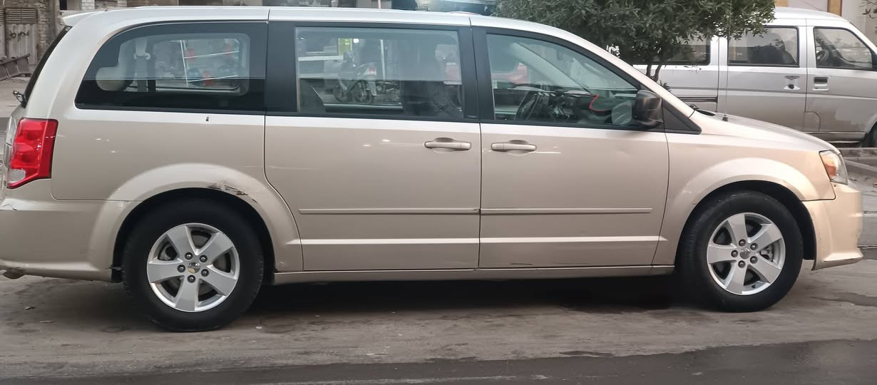 سيارة دوج كرفان موديل 13 ابواب ميكانيك  تبريد ثلاث قطع محرك 3600 تقرير امريكا موجود مع الصور السعر 123 وبي مجال السيارة موجودة في محافظة النجف للتواصل الاتصال بهذا الرقم***********
