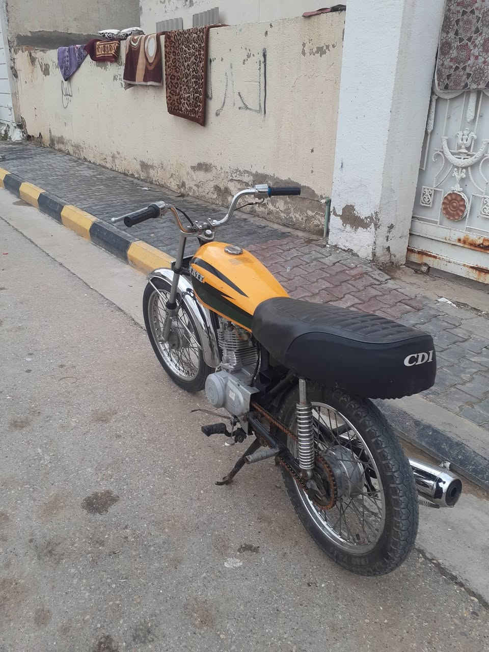 السلام عليكم للبيع دراجه شاص موديل 22 اوراق وسكنر دراجه حلوه وجاهزه سعر ب 375 وبيها مجال للشراي عنوان واسط قضاء الحي الاتصال على الرقم***********
