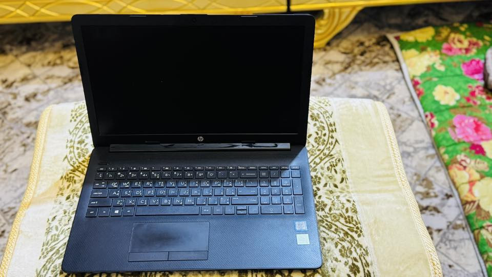 💻 لابتوب HP للبيع – بحالة ممتازة 🔥
📌 الموديل: HP Laptop 15-da1xxx  
📌 المعالج: Intel Core i7-8565U (الجيل الثامن)  
📌 الرام: 8GB بسرعة 2400MHz  
📌 التخزين: 1TB HDD  
📌 كرت الشاشة:  
- NVIDIA GeForce MX130 (2GB)  
- Intel UHD Graphics 620  

📌 الشاشة: 15.6 بوصة  
📌 النظام: Windows 64-bit  
📌 الحالة: نظيف جدًا ويعمل بكفاءة عالية 

✨ مناسب لـ:
✔ الدراسة والأعمال المكتبية  
✔ التصفح ومشاهدة الفيديو  
✔ التصميم الخفيف والبرمجة  
✔ تشغيل بعض الألعاب الخفيفة والمتوسطة  

💡 قابل للتطوير (إضافة SSD أو زيادة الرام لسرعة أعلى 🚀)

📍 الجهاز بحالة ممتازة النظافة 100‎%‎‎
💰 السعر: اتصال على الرقم او واتساب ***********

