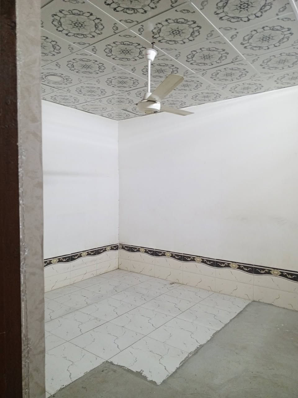 للإيجار  دار[  100م  ] طابقين على الشريط  
الموقع // النجف حي ميسان 

المحتويات 

الطابق الاول 

غرفة + صاله + استقبال + مطبخ + صحيات 

الطابق. __ الثاني 

غرفة نوم + صاله + سطح

إيجاره [ 350 الف ] كل شهر بشهره

للاستفسار
***********
