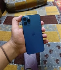 12 برو وتر بروف مكفول من الخدش بطاريه 76 300 قفل  07766111282