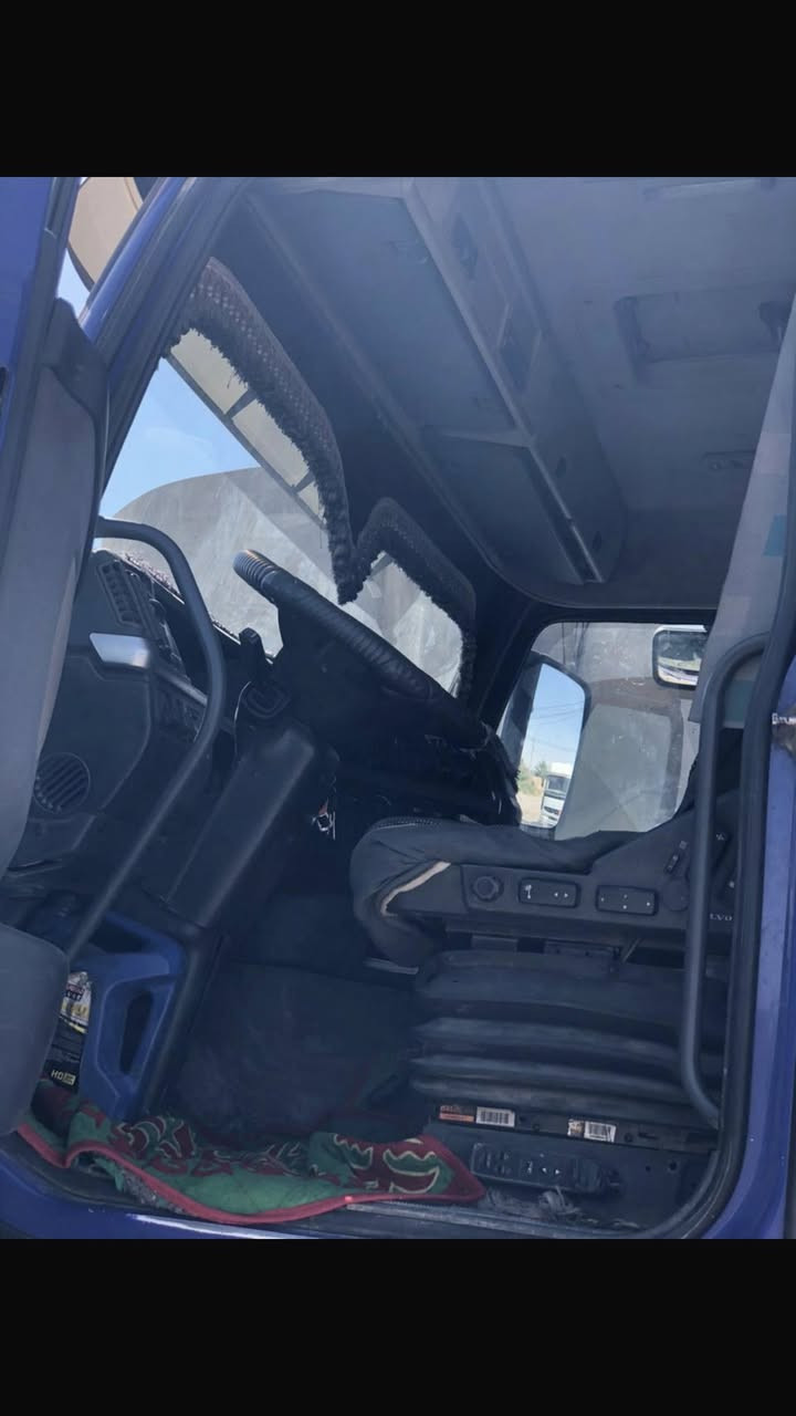 السلام عليكم تنكر فولفو للبيع موديل 2005 كير اوتماتيك 12 نمره تانكي 16 الف رقم السليمانيه تحويل مباشر مكان السيارة صلاح الدين بيجي ناحية الحجاج  *********** السعر 225 وبيه مجال
