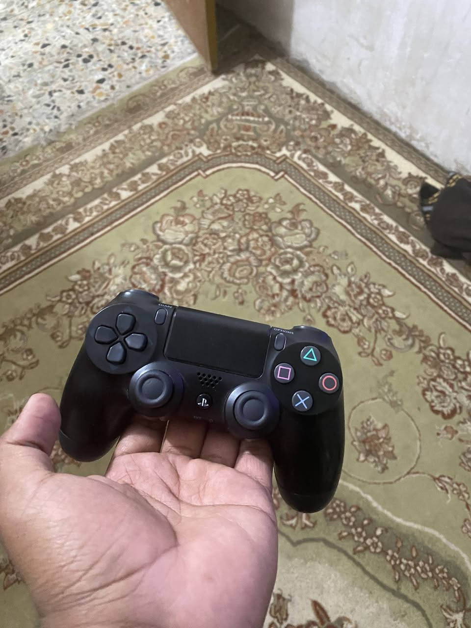 السلام عليكم .. 

بلي4سلم مهكر نضام 12 تهكير جدا سريع خلال ثواني يتفعل لوك ستيكر ما داخل اي تصليح
جهاز نضيف و مكفول و شرط الضمان 
ويا يدات ثنين و الكيبلات وقرص التهكير 
بي 5 العاب 
بيس 2025 
جي تي إي فايف 
كول أوف ديوتي 
ghost of Tsushima 
it takes to 
سعرة 300  وبي مجال قليل 
للإستفسار :***********
او الدخول خاص
