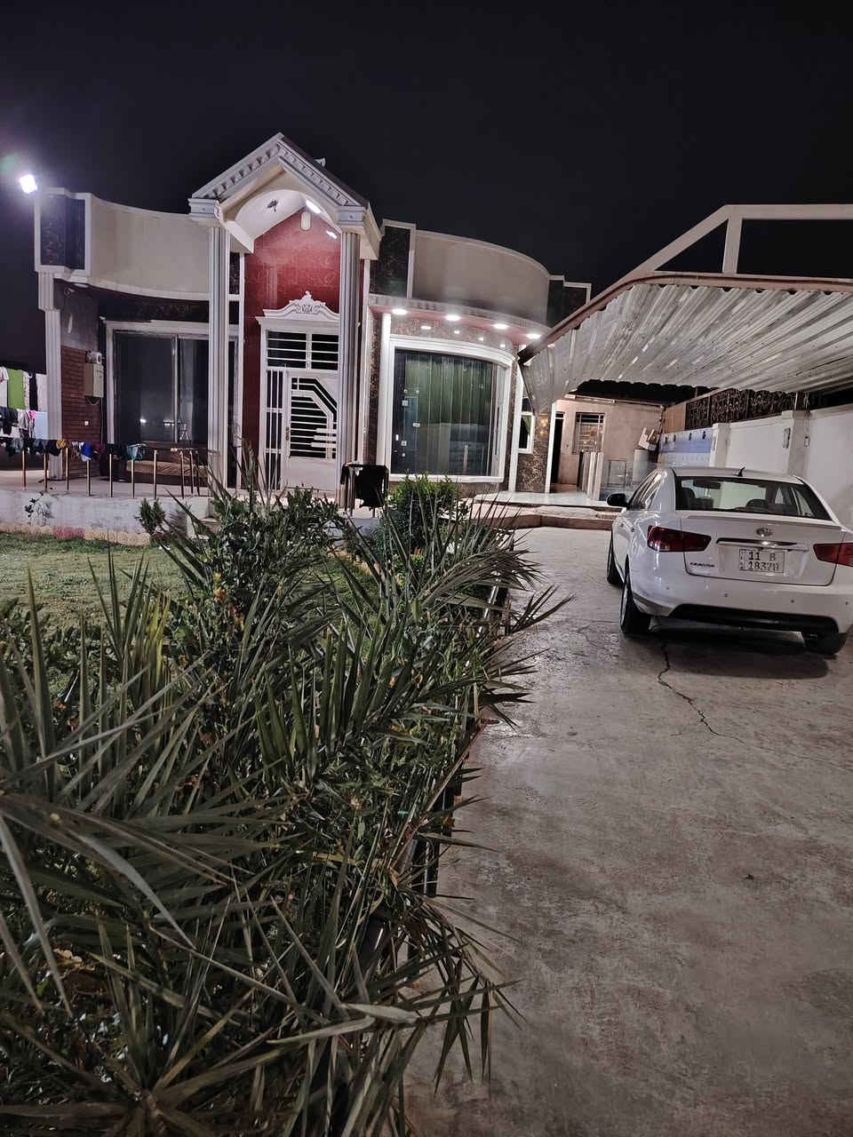 السلام عليكم دار للبيع في ابو غريب عقد زراعي 35 مساحه 750 متر يبعد عن السريع ثلاث  منطقه سكنيه كبيره متوفر ماء كهرباء ومولد *********** #***********
