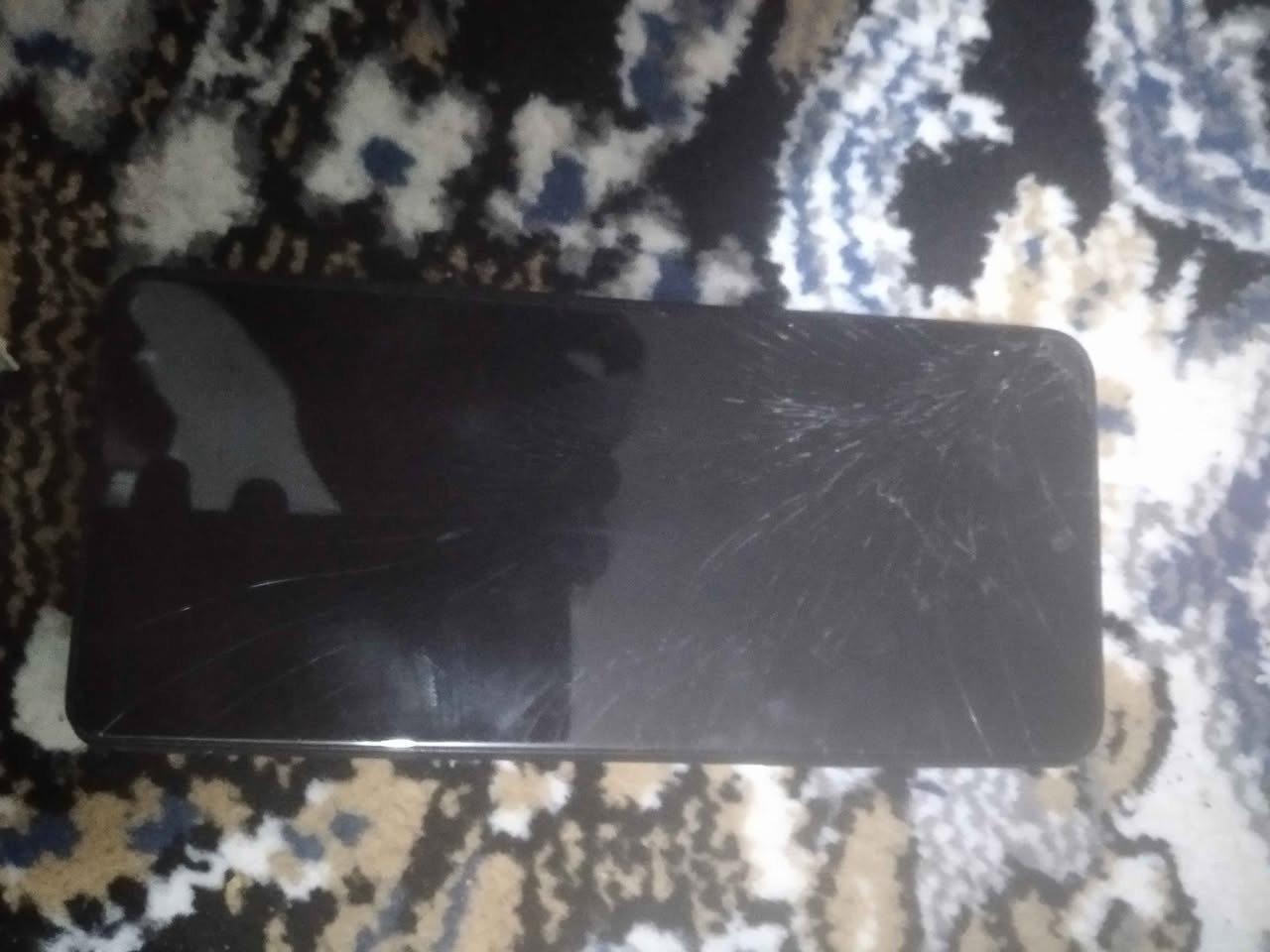 السلام عليكم جهاز للبيع ذاكرته ٢٥٦ 
بس بي هذي الفطور البشاشه الجهز شغال وطبيعي على الخير سعره ٧٥قفل لاتعامل مكاني حله بكرلي لاوله *********** حلة, بابل
