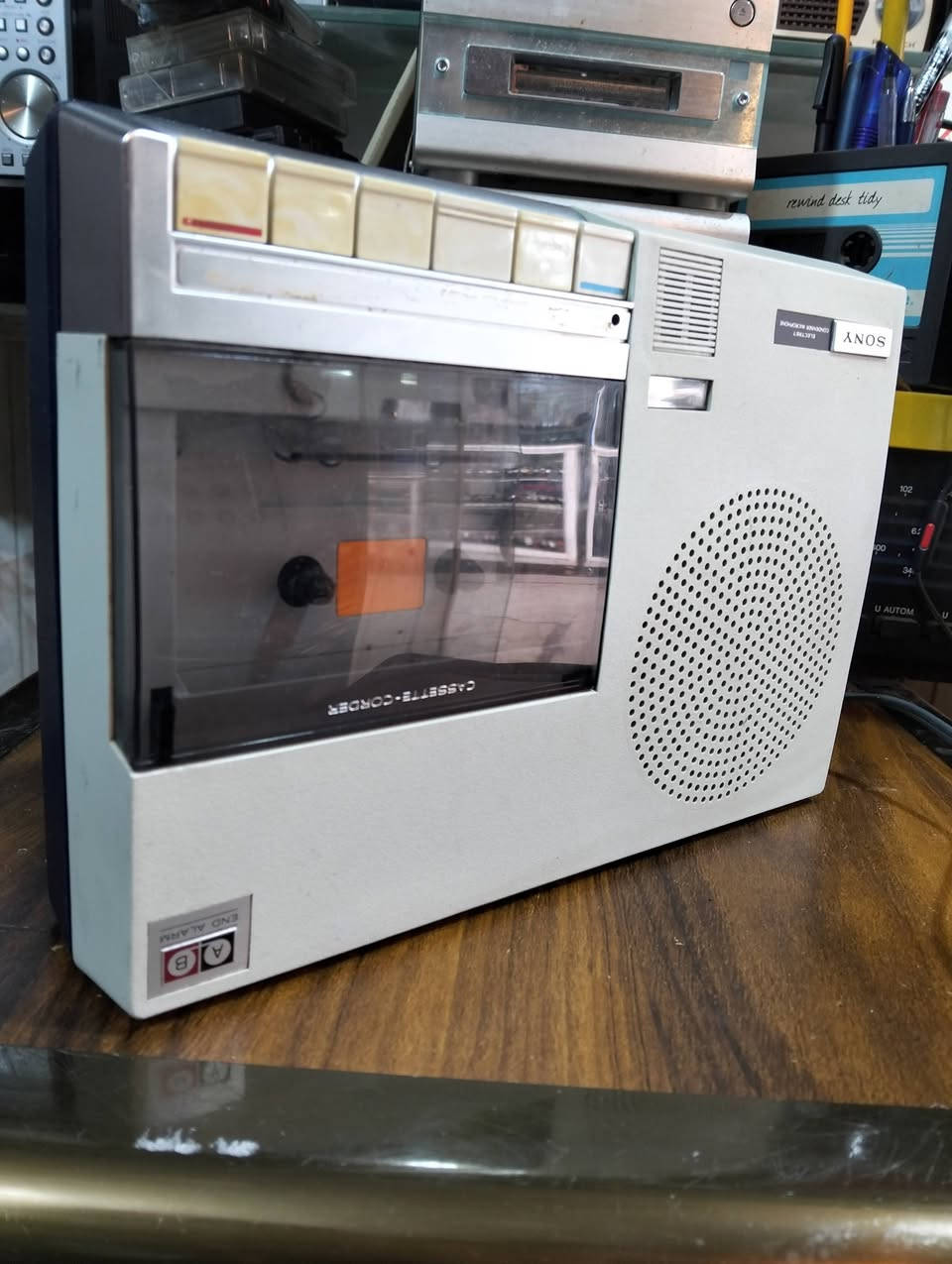 من نوادر الاجهزه اليابانيه
مشغل كاسيت طرح سوني SONY 
صناعه ياباني صنع سنة 1969 
جهاز بلادي غير داخل تصليح وضع الشركه 
يعمل كهرباء وباتري مع واير كهرباء أصلي سوني 
يوجد فديو بالمنشور يوضح التشغيل 
للحجز المراسله على الخاص


**إذا كنت صاحب هذا الإعلان وتريد حذفه لأي سبب، رجاءا أرسل رسالة إلى الدعم الفني**