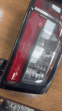 متوفر بكلايت تاهو من 2021.   إلى 2024  07723524710