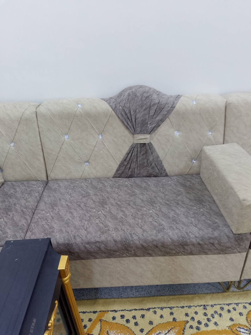 تخم ونص كرويتات أو ديوان للبيع في الناصريه السفينه الاستفسار على الصفحه او على هذا الرقم ***********
