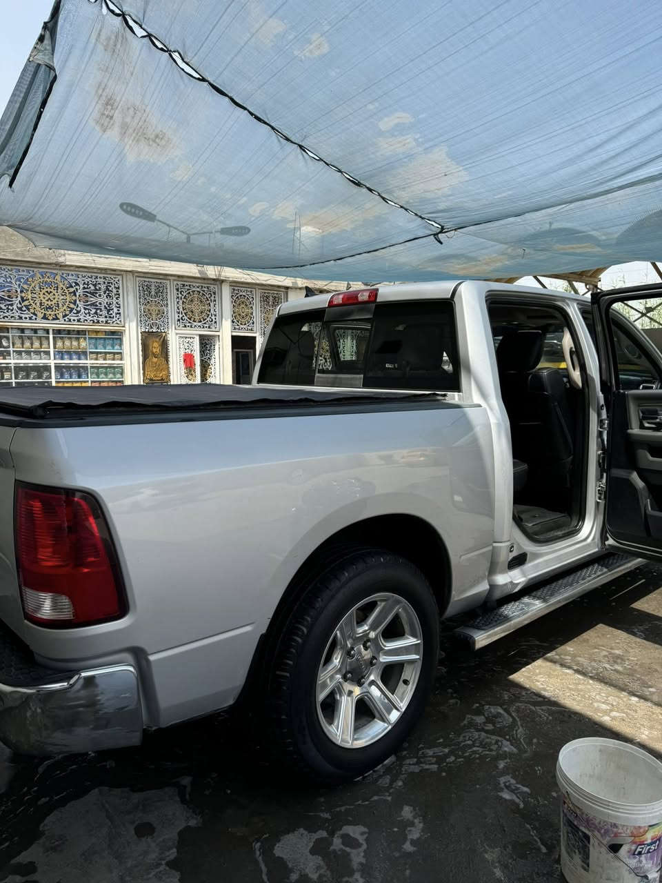 يالله السلام عليكم
دوج رام 2017/2018 لونك ستار وارد امريكي

Dodge Ram long star ⭐️￼ 2017/2018 5.7 V8
للبيع المستعجل جداً السيارة جانيه والدي كلشي بشرط افحص وين مايعجبك مكينه حداديه بدي كلين تايتل تخم تاير دلوب

المواصفات :
بدي كصير باب طويل
شاشه وسطيه كبيره
رادار امامي خلفي
مري شفط
الفرس يكون متصل بلدشبول 
ويل كروم بلادي
عداد ديجتال
تشغيل ريمونت
دفع خلفي
ممشى قليل 
فوووول السياره فقط فتحه مابيها
للبيع المستعجل التواصل رقم *********** مكان السياره ناصريه
