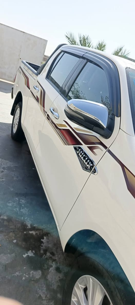 السلام عليكم 
تيوتا هايلوكس 2019 ناصي 
هزه جديده وسنويه ل31 
بأسمي تحويل مباشر 
 كفاله عامه فول مواصفات تبريد قطعتين #كويتي رقم واسط 
المكان #واسط العزيزية 
سعر خاص او اتصال 👇
‏‪***********‬‏
‏‪***********‬‏
