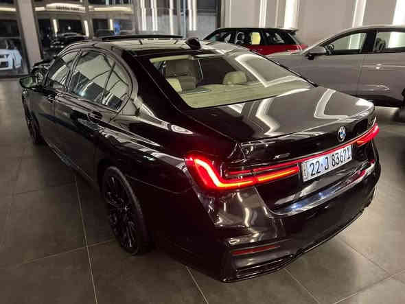 ارخص سعر بالوطن العربي وسيارة شرط الفحص 
37800 وبيها مجال وماكو بهيج موصفات ابدا 
BMW 750 XDrive – موديل 2021

‎السلام عليكم إخوان،
‎للبيع سيارة  individual BMW 750 XDrive ، محرك V8
‎المواصفات:
‎فول مواصفات 1/1
اربع تايرات يفترون يعني تايرات الورة تفتر ويا لوفة الاستيرن
‎رادار امامي وجانبي وخلفي  لمسافة الطريق
‎داخلية لون ابيض كريمي 
‎كوشنات ديزاينو
جميع الكراسي مساج هيتر وتبريد وخزن وضعيات 
‎خمس كاميرات
مع نضام ركن الية وقيادة ذاتية 
‎نظام داتا شو

‎حساسات 360 درجة ،
‎بصمة إلكترونية
‎لايتات زينون متحركة مع ستيرن
‎مرايات رادار
‎ويل حجم 20 إنج بلادي
‎بانوراما
سقف زولز نجوم 
‎تحكم ستيرن فوليوم
‎دوسة ليد بلادي
‎نظام Auto Stop
‎إنارة داخلية 10 ألوان LED
‎نظام تعليق هيدروليك (الجگات تصعد وتنزل)
يعني بيها بعد هواي هواي موصفات ناسي اذكرهن 

‎الحالة:

‎السيارة حادثها كلش بسيط موجودة كلها بالصور 
‎القير والمحرك والكهرباء حدادي، شرط فحص وسونار

‎ماشية 28.000 الف فقط

‎الموقع: بغداد او اربيل 
‎للتواصل:
‎فايبر أو واتساب: ***********
