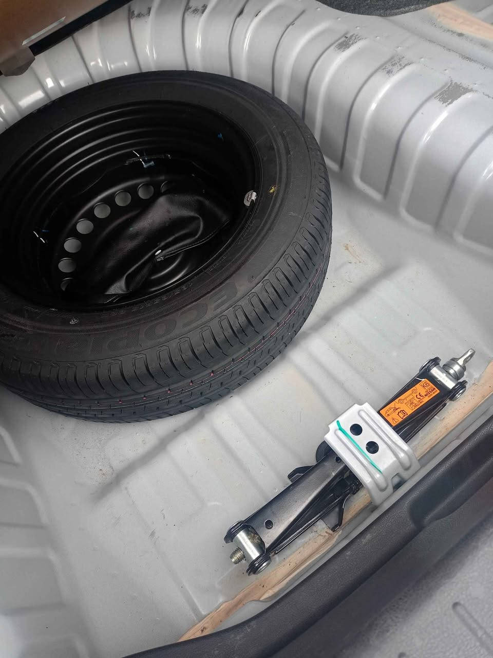 السلام عليكم .
للبيع سني هندي موديل 2021 صفر أربيل بليته أزرق دبل سويچ ماشيه 72 كم.. تحويل أو وكاله بشرط .
سياره مكفوله من صبغ ورصعه وشخوط والبارد  نظيفه جدا استخدام شخص واحد أسبير مو نازل كير ومحرك بشرط .
سعرها 116 مع مجال بسيط مكانها أربيل/ *********** / *********** أربيل, العراق
