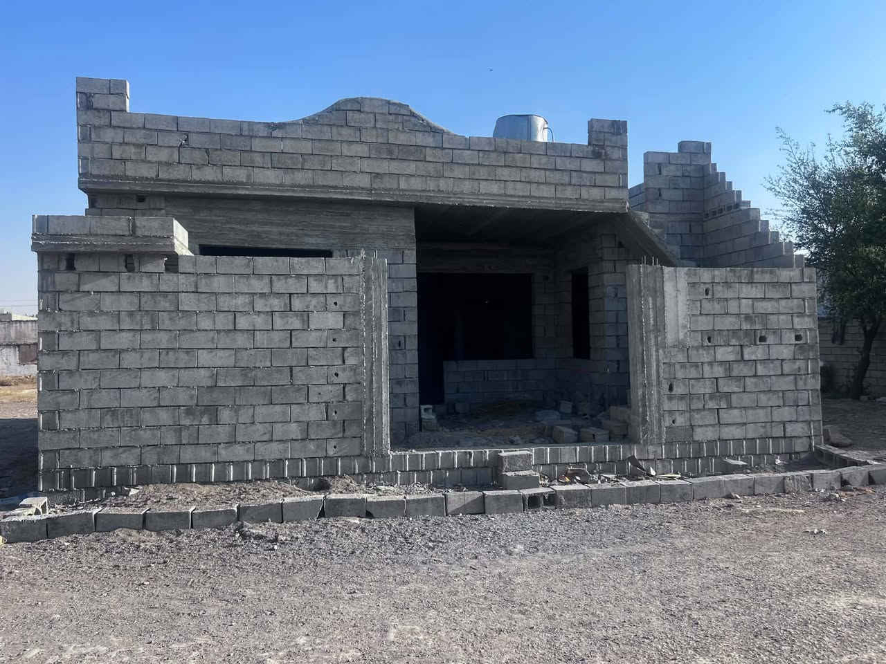 بيت لبيع مساحه 110مربع ركن عنوان فيلق قرب مركز صحي
رقم الهاتف ***********
