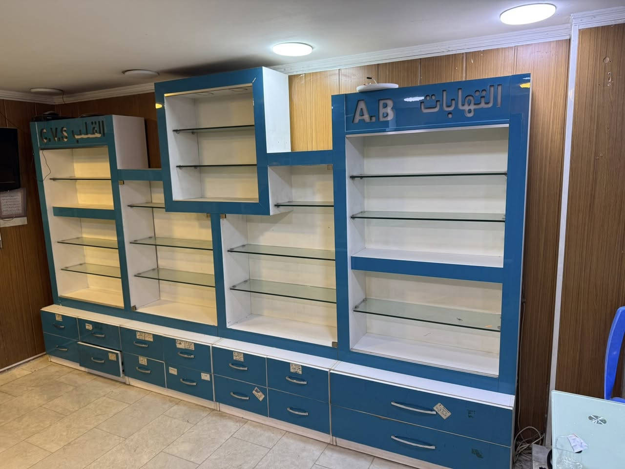 السلام عليكم 
اثاث صيدليه للبيع 
***********
بغداد الغدير
