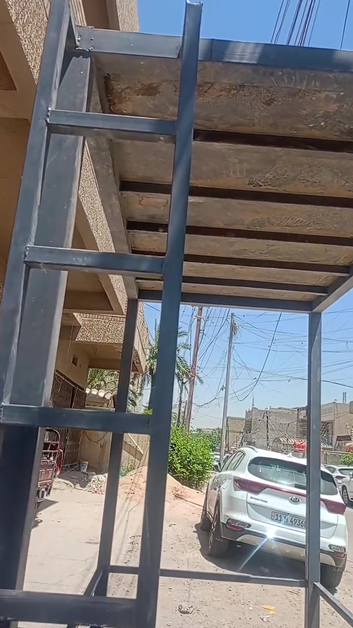 للبيع ميز الحديد ٣ ملم يغيد اخل المولداد لو المعامل رتفاع ٢٥٠ بكانه بغد البلديات *********** الي يريده سهله بسعر للعلم مامستعمل
