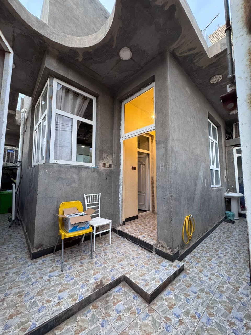 #دار_للايجار_في_ام_الخيل_شارع_السكة_الدار_بناء_حديث

تفاصيل الدار #مؤثث_نصف_اثاث
#مساحة125الدار_ركن

#الطابق_الارضي_غرفة_مطبخ_صالة_استقبال_صحيات_داخلية_خارجية
#الطابق_الاول_غرفة_نوم

للاتصال والاستفسار اكثر
***********
