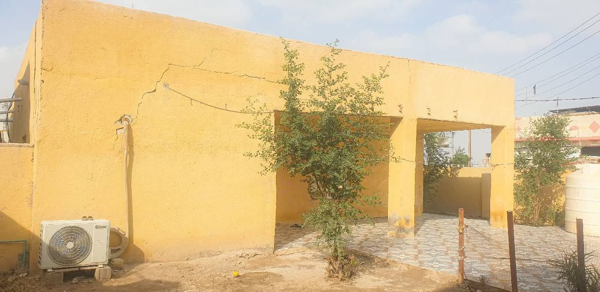 بيت للبيع في ابي الخصيب  عويسيان  منطقه ڪوت الضاحي
مساحه الڪليه ٦٠٠م 
مساحه البناء، ٢٥٠م 
السعر ٥٥ مليون وبيه مجال 
لتواصل  ***********
