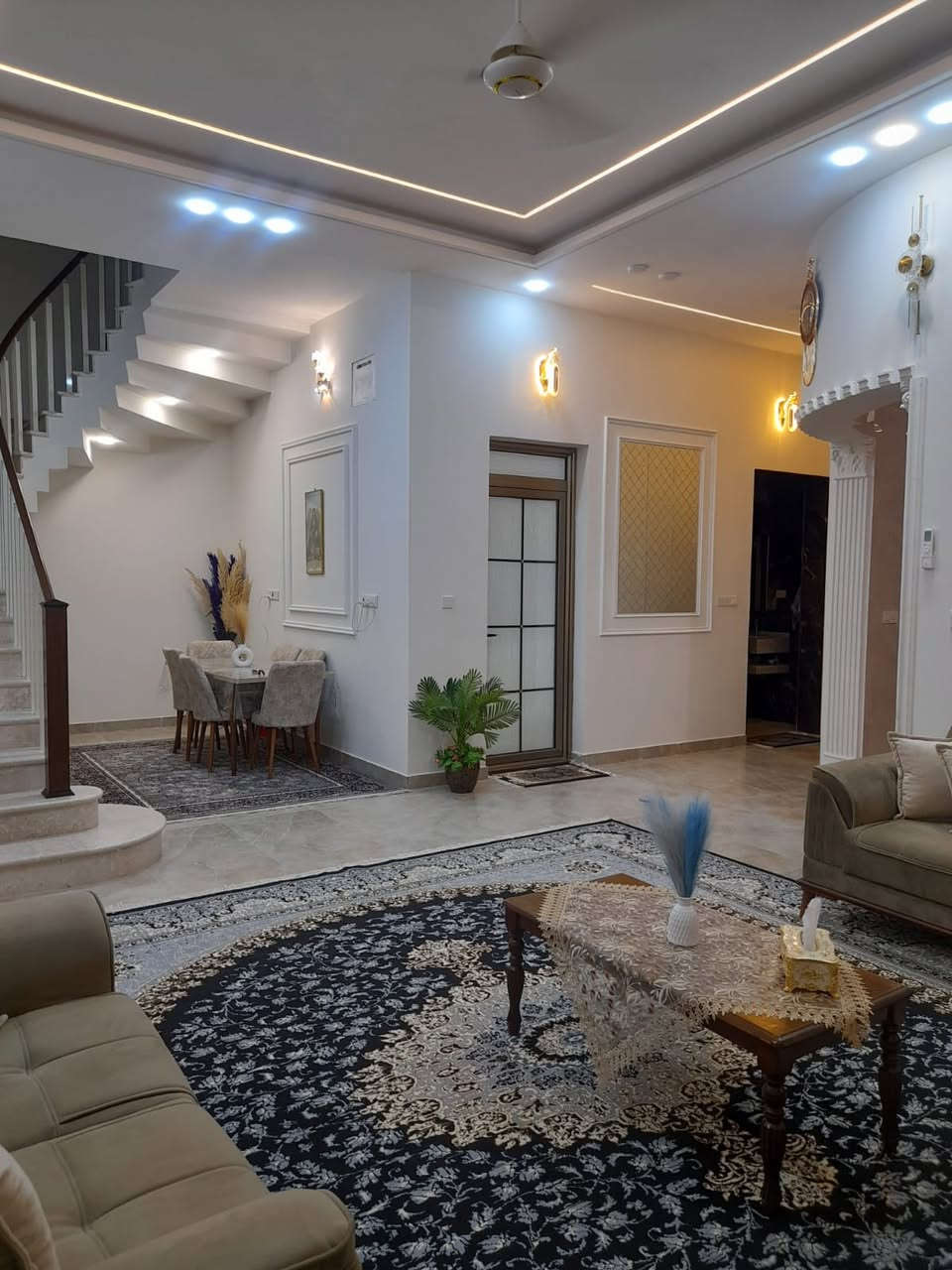 يعلن مكتب المرتضى للعقارات عن توفر    

بيت حديث ديلوكس للبيع ، في الاربع شوارع ، قرب المستوصف ، موقع جدا ممتاز
طابقين ، بناء 2025
المساحة / 200 متر
الواجهة / 10 متر
يحتوي الطابق الارضي على / غرفة وصالة واستقبال ومطبخ وكراج وحديقة وصحيات
الطابق الثاني / 4 غرف وصالة وصحيات
سعر البيت / 625 مليون

توجد لدينا عروض اخرى للأستفسار الاتصال على الرقم التالي / *********** نستقبل كافة العروض والاعلانات نشرها وترويجها مجانا عنوان المكتب / الجنينة / شارع جامع الكرناوي / مقابل فتافيت سنتر
