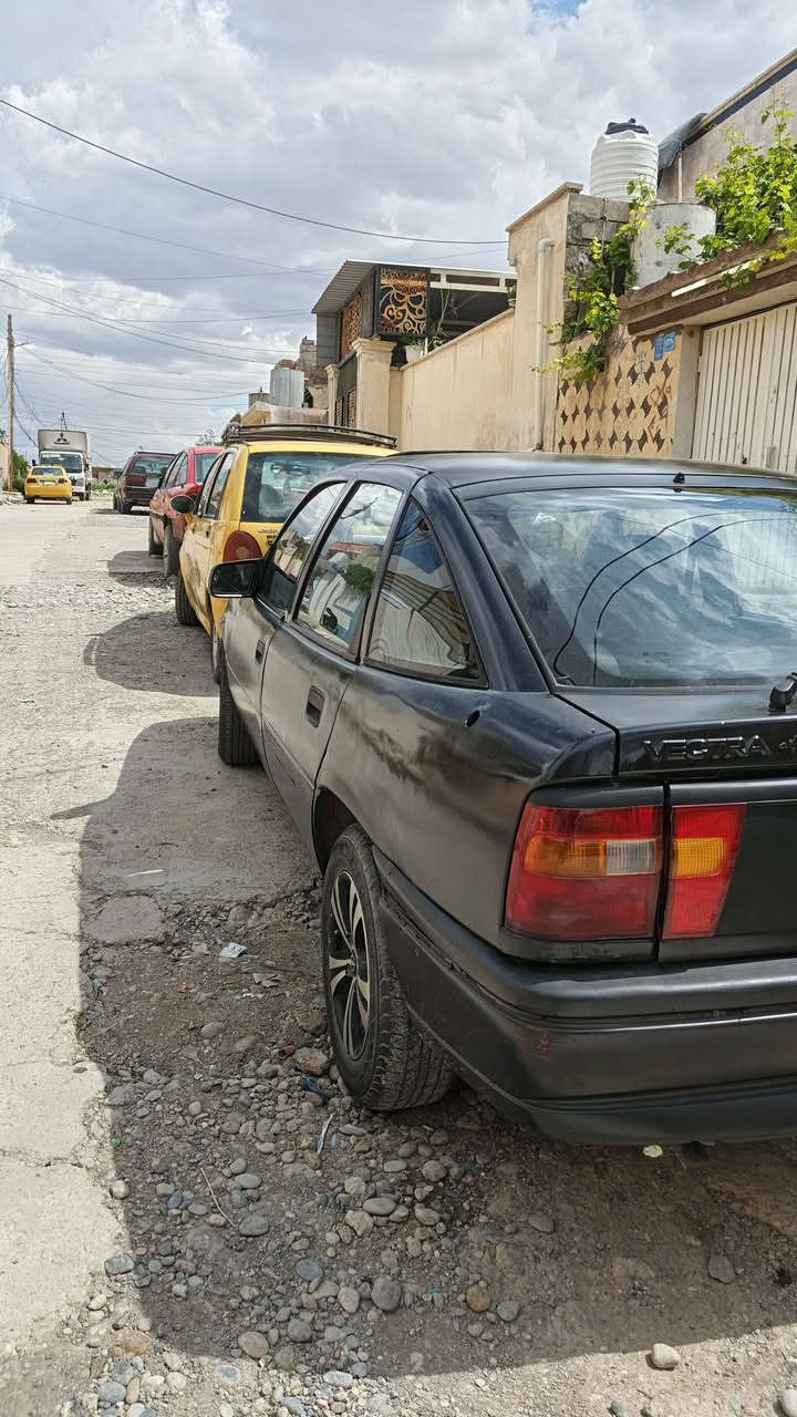 السلام عليكم فكترا للبيع فقط بدون مراوس
موديل 90  محرك20محور كابريته. كير عادي. صبغ عام. 
السياره بأسمي رقم دولي جديد
شرط التحويل او الوكالة
السعر 28 وبيها مجال 
العنوان. موصل الأيمن
الاستفسار على الرقم أسيا. ***********
كورك. ***********
