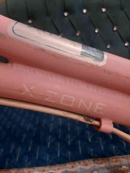 السلام عليكم. بايسكل بالة ماركة كوري حجم 26 فول المنيوم خفيف جدا يطبگ يعني يصير بصندوق السيارة سرعات مختلفة أطارات واچواب وسرج طبي جديد غير مستعمل نهائيا جاهز نظيف جداا يمكن تنزيل السرج والسكان للاطفال والنساء.
السعر 150 بيه مجال مع العلم مكلفني 200 لكن ادور حجم كبير . ممكن مراوس بحجم اكبر فريم عالي 

مكان الكوت / 

اسيا ***********
زين ***********
