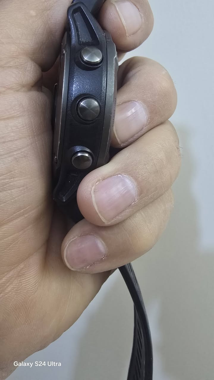 السلام عليكم.. اقراء المنشورجيدأ رجاء.. رجاء
كارمن فنكسx6بروسولر تيتانيوم حجم51مع كيبل شحن اصلي نظافه كماموضح.. بس اكو طبعه بالشاشة.. 
استفسار ***********واتس وخاص
