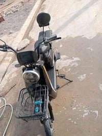 ماطور شحن • ٥ بطاريات • موصل جانب الأيسر